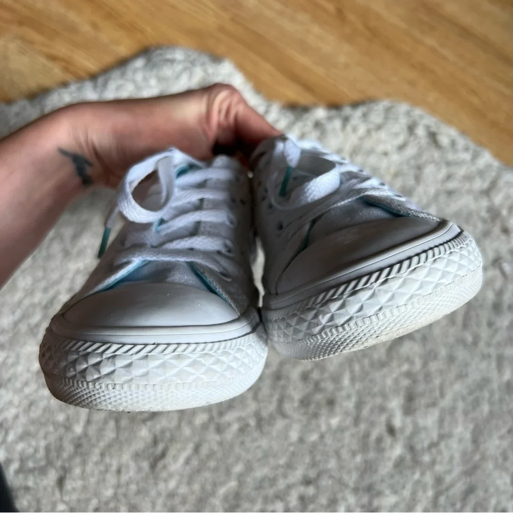 Converse: White Pastel Sprinkle Metallic Gold Paint Splatter Lace Up Sneakers